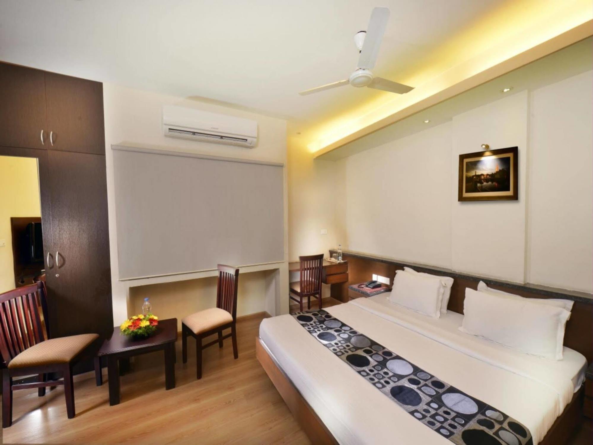 ฮอไรซัน ไฮส์ เซอร์วิซ อพาร์ตเมนต์ Hotel โคอิมบาทอร์ ภายนอก รูปภาพ